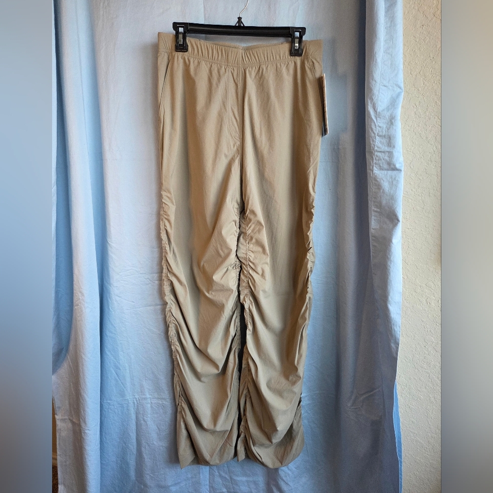 NWT Lululemon Dance Studio Slim-Fit HR Flared Pant in Sheer Oak - Size L - Picture 1 of 7